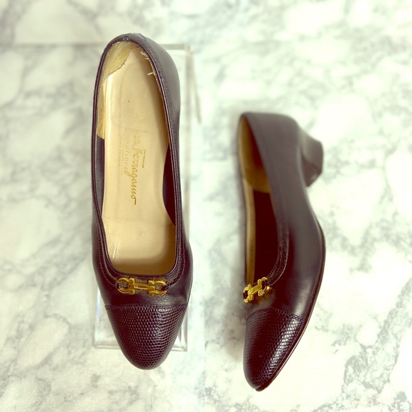 Salvatore Ferragamo Leather Navy Pumps 6B